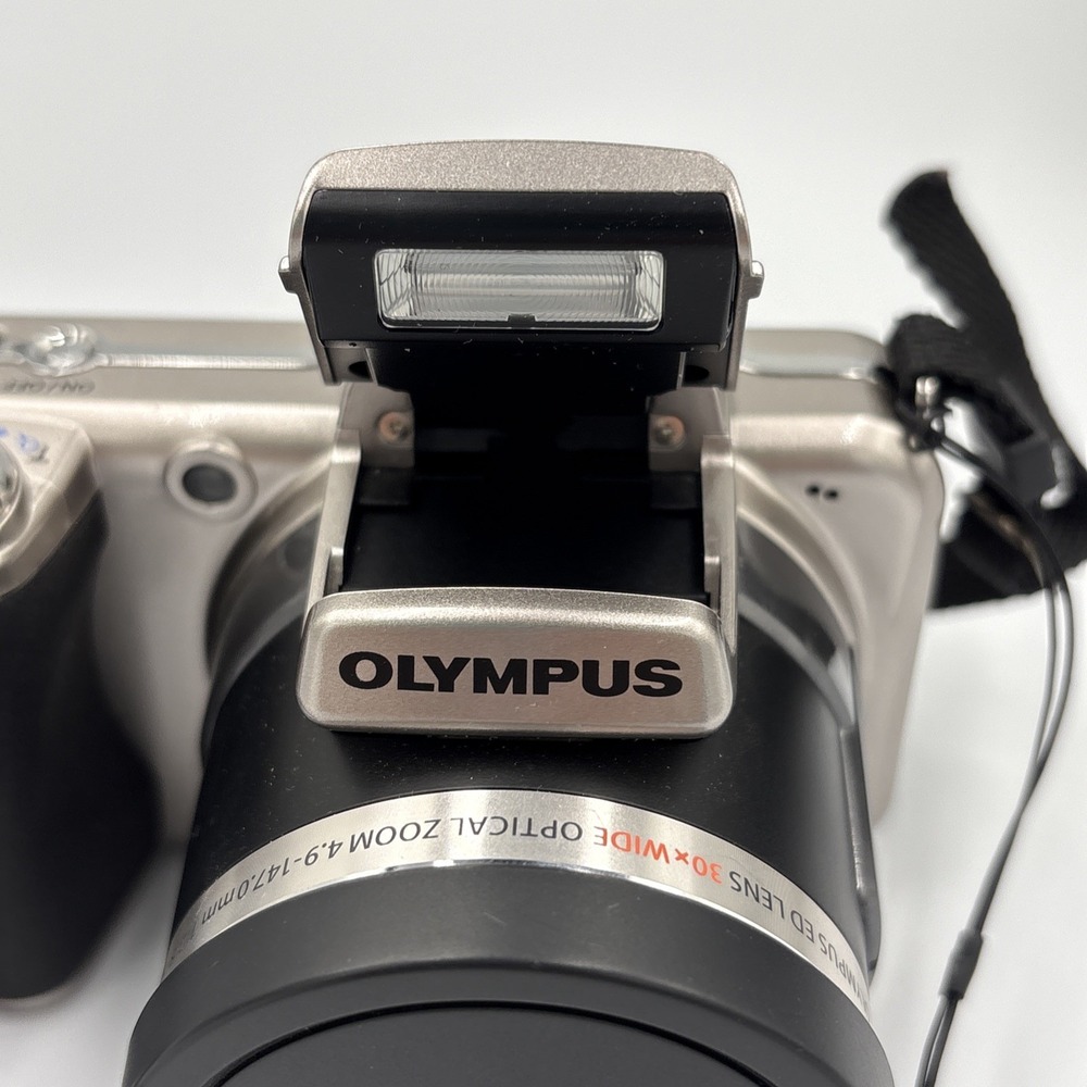 Olympus SP-800UZ 14MP Bridge Digital Camera Silver 30x Zoom + Charger Case Video - Picture 8 of 15